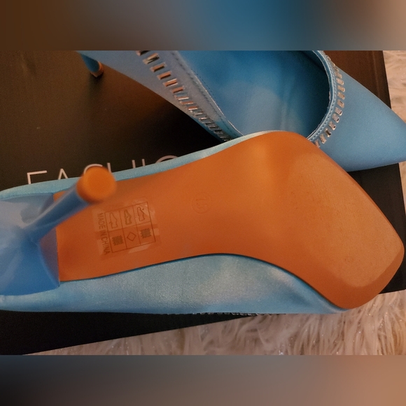 FashionNova turquoise heels - Picture 4 of 6